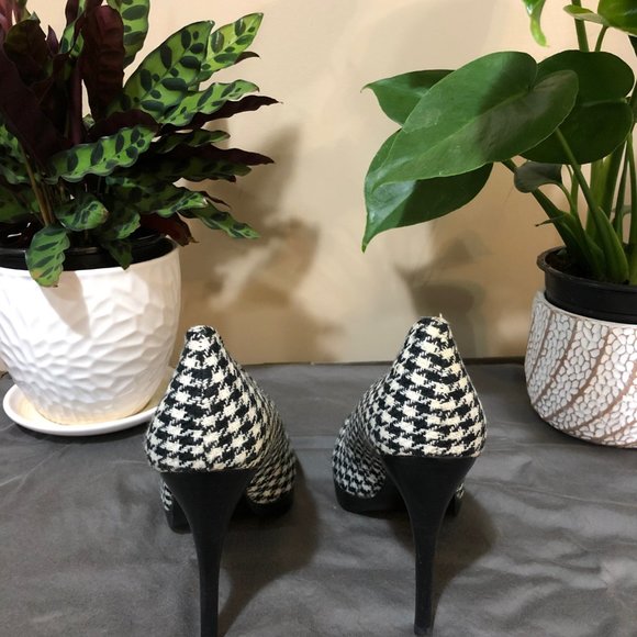Joanne Mercer Houndstooth Pump - Picture 3 of 4